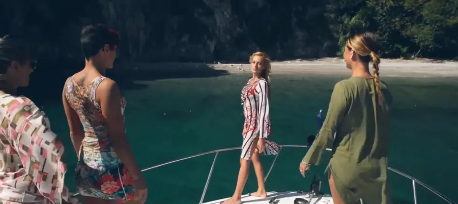 Frame 8 from the video: the Campania coast seen from the boat