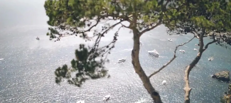 Frame 14 from the video: the Campania coast seen from the boat